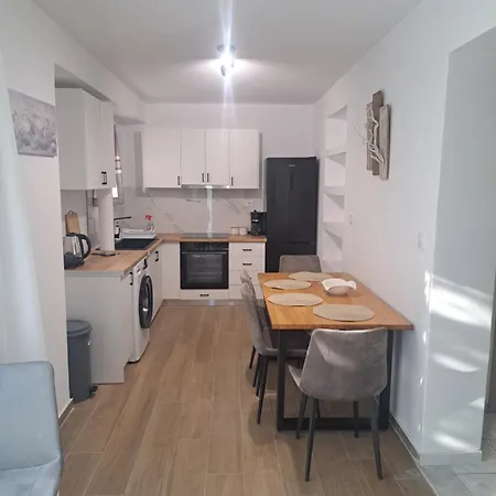 Daire Dea's Garden Himarë