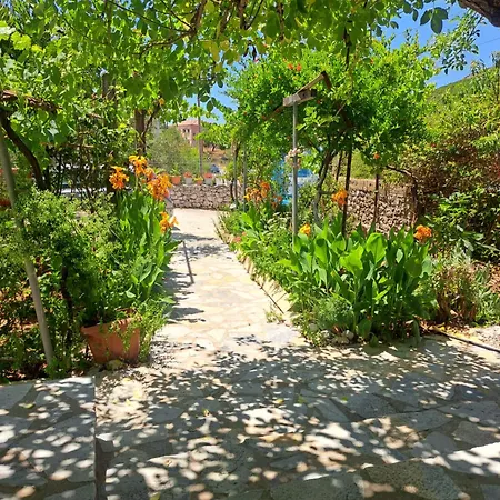 דירה Dea's Garden *